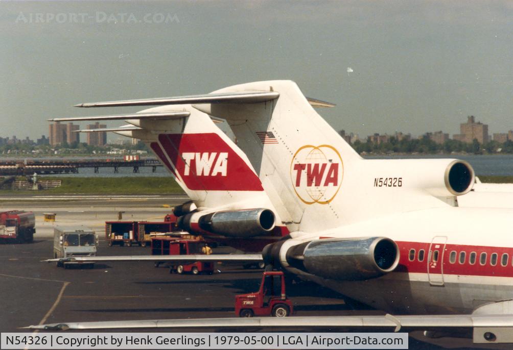 N54326, 1969 Boeing 727-231 C/N 20233, TWA , old and new logo