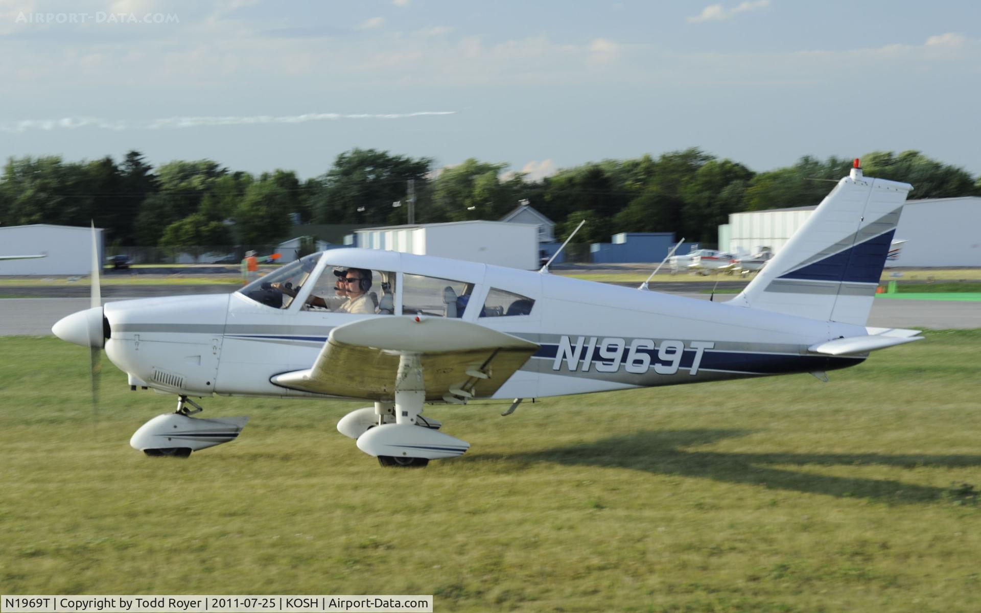 N1969T, 1971 Piper PA-28-180 C/N 28-7105199, AIRVENTURE 2011