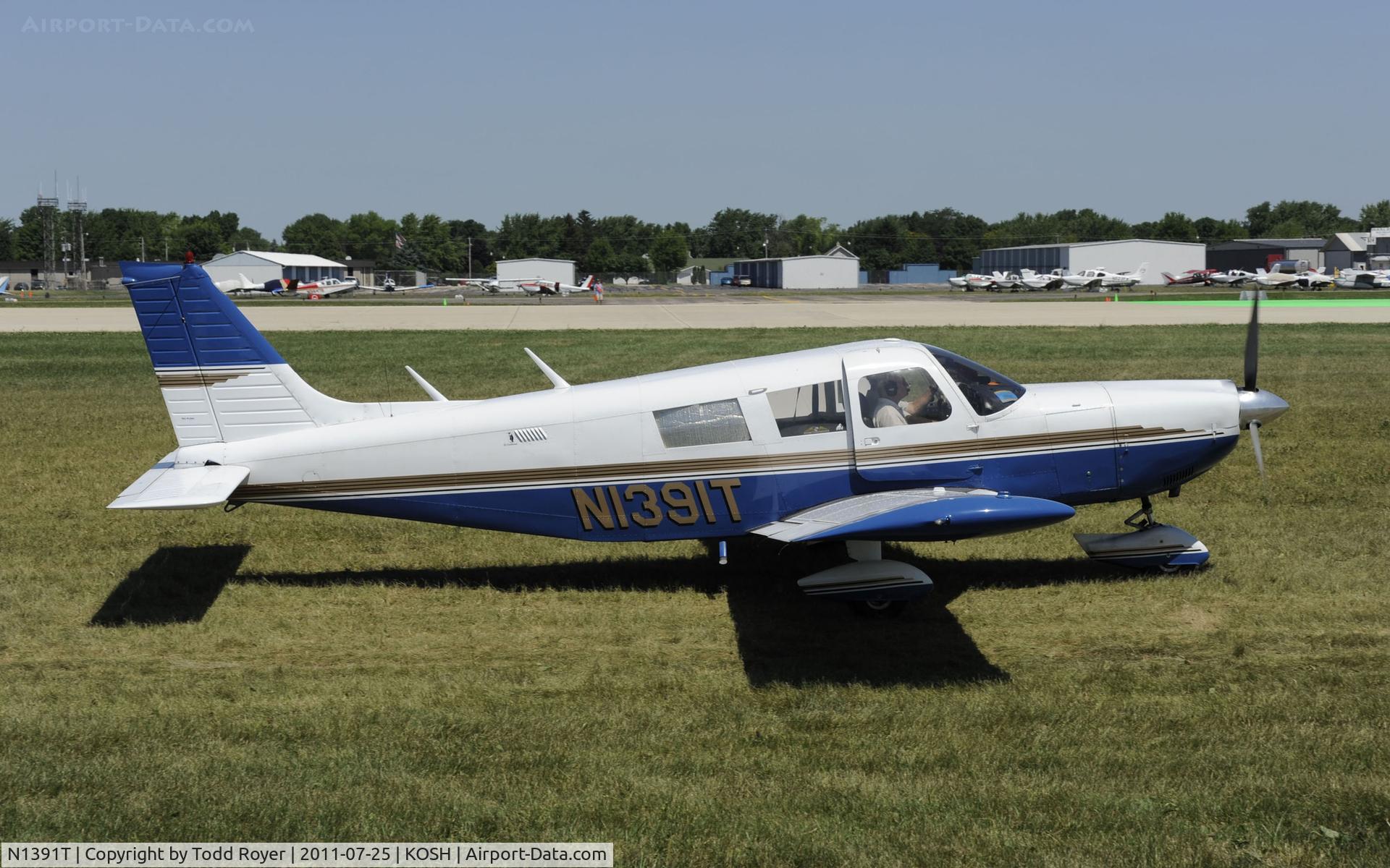N1391T, 1972 Piper PA-32-300 Cherokee Six Cherokee Six C/N 32-7240117, AIRVENTURE 2011