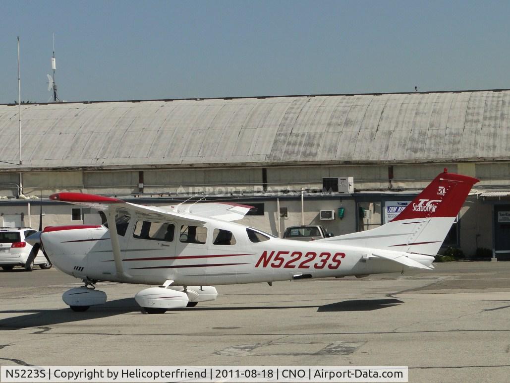 N5223S, 2003 Cessna T206H Turbo Stationair C/N T20608384, Parked south of the north side hangers