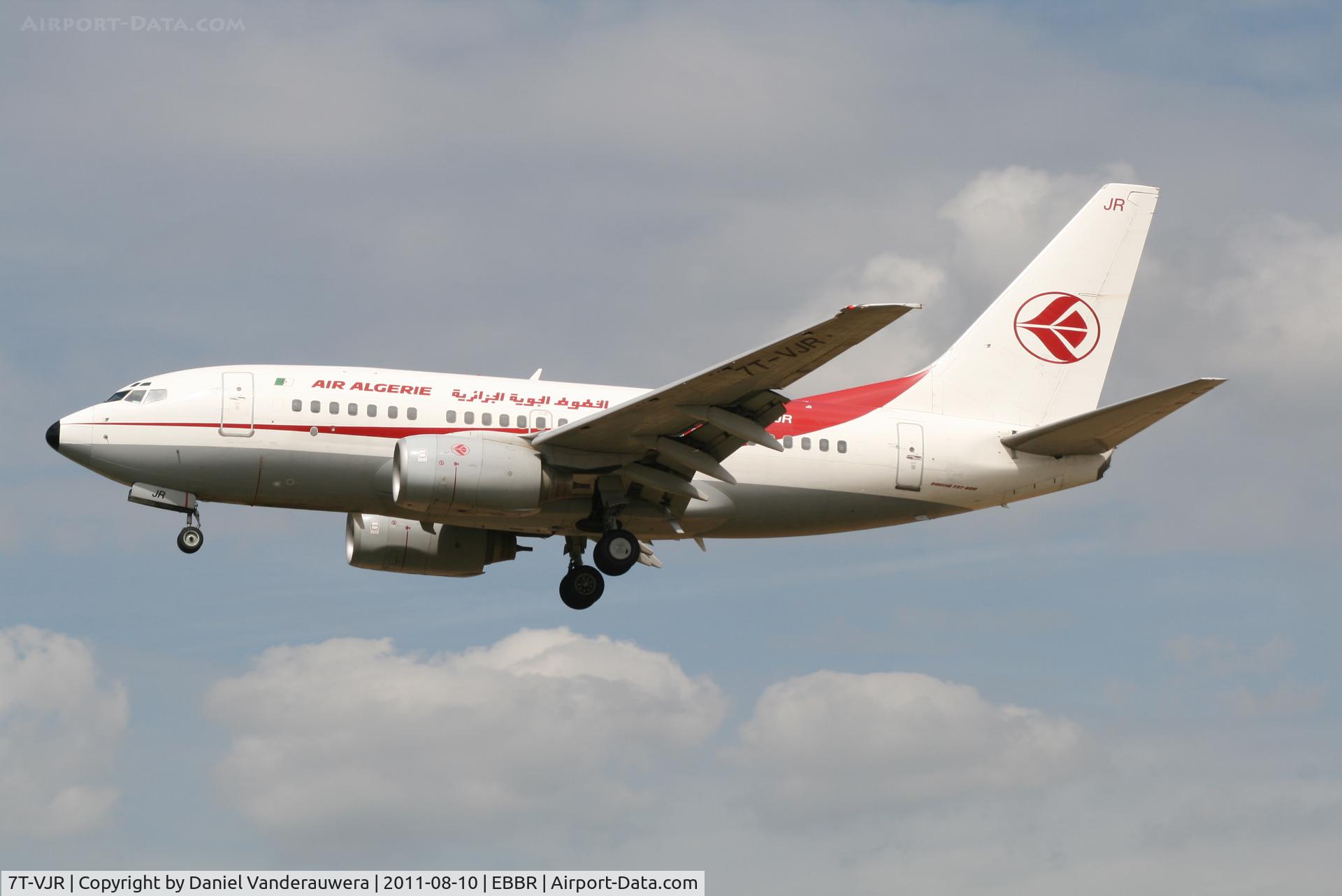7T-VJR, 2002 Boeing 737-6D6 C/N 30545, Arrival of flight AH2060 to RWY 25L