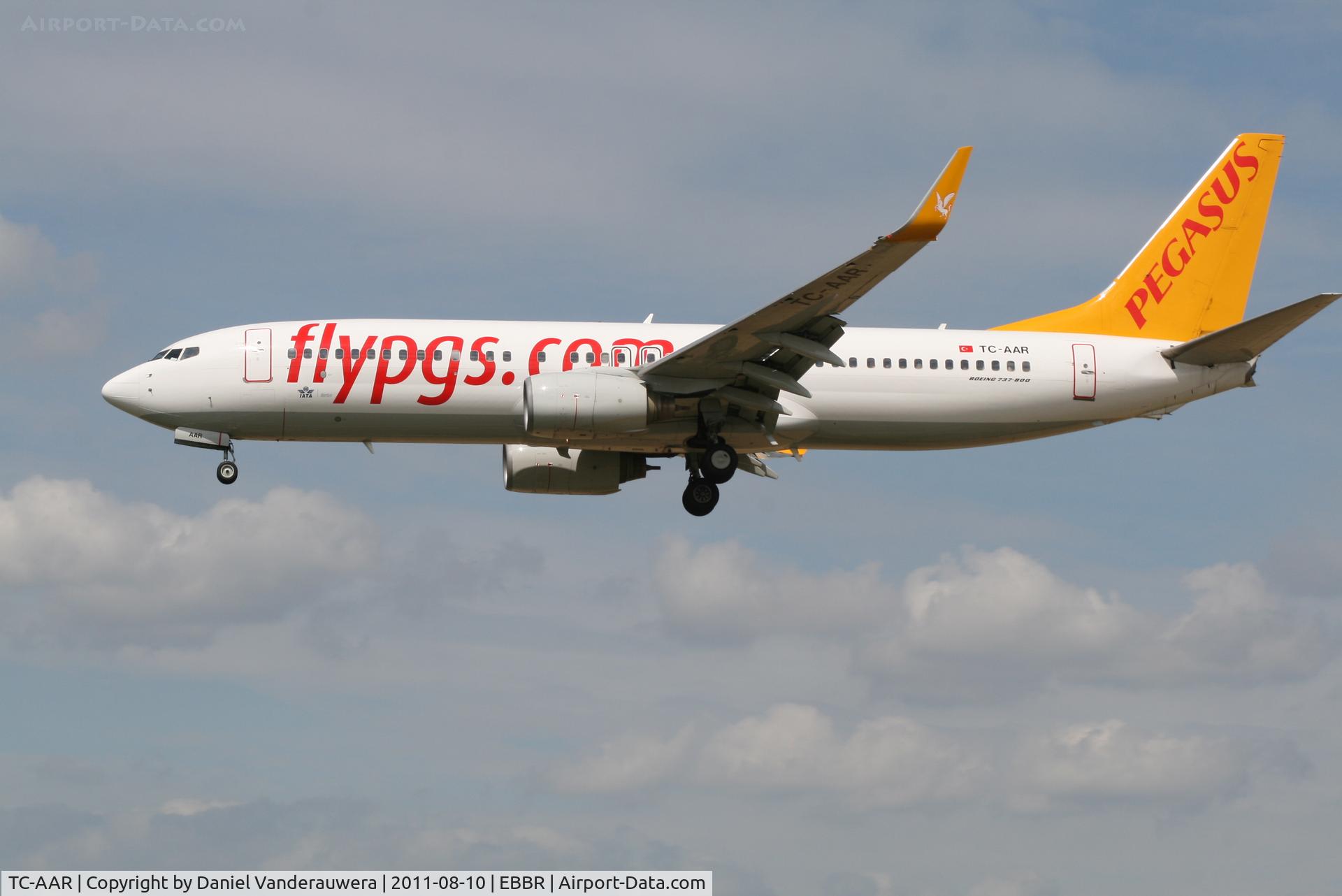 TC-AAR, 2000 Boeing 737-86N C/N 28624, Arrival of flight PC5393 to RWY 25L