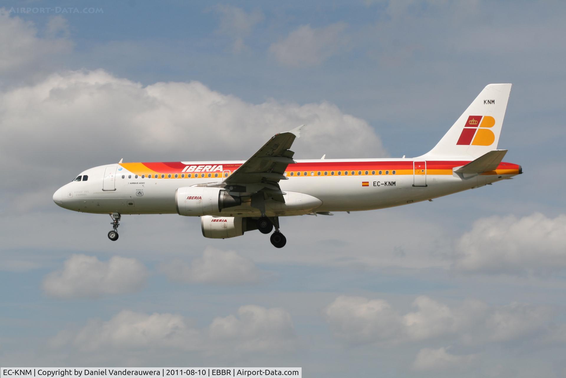 EC-KNM, 2000 Airbus A320-214 C/N 1229, Flight IB3202 is descending to RWY 25L