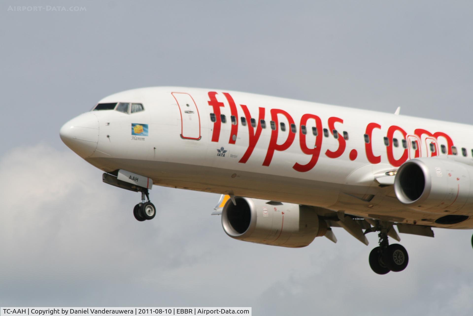 TC-AAH, 2008 Boeing 737-82R C/N 35701/2496, Arrival to RWY 25L