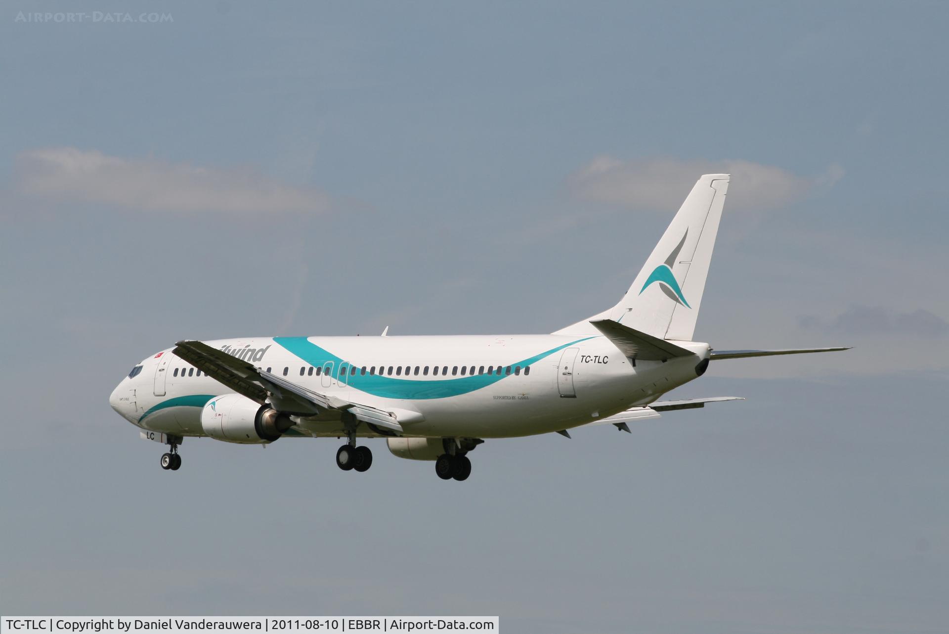 TC-TLC, 1994 Boeing 737-4Q8 C/N 25112, Flight TWI463 is descending to RWY 25L