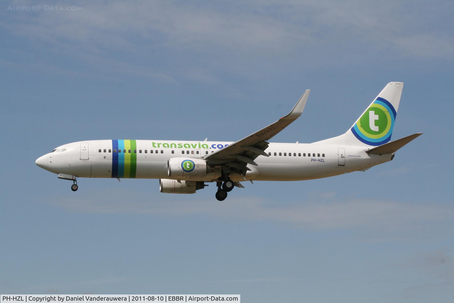 PH-HZL, 2001 Boeing 737-8K2 C/N 30391, Arrival of flight HV1802 to RWY 25L