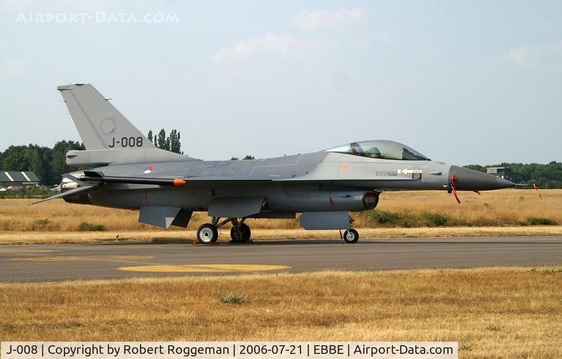 J-008, General Dynamics F-16AM Fighting Falcon C/N 6D-164, Photocall.