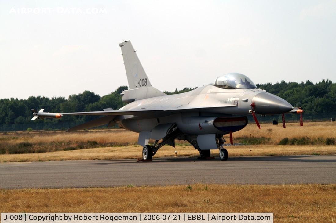 J-008, General Dynamics F-16AM Fighting Falcon C/N 6D-164, Photocall.