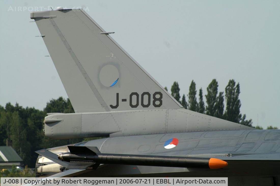 J-008, General Dynamics F-16AM Fighting Falcon C/N 6D-164, Photocall.