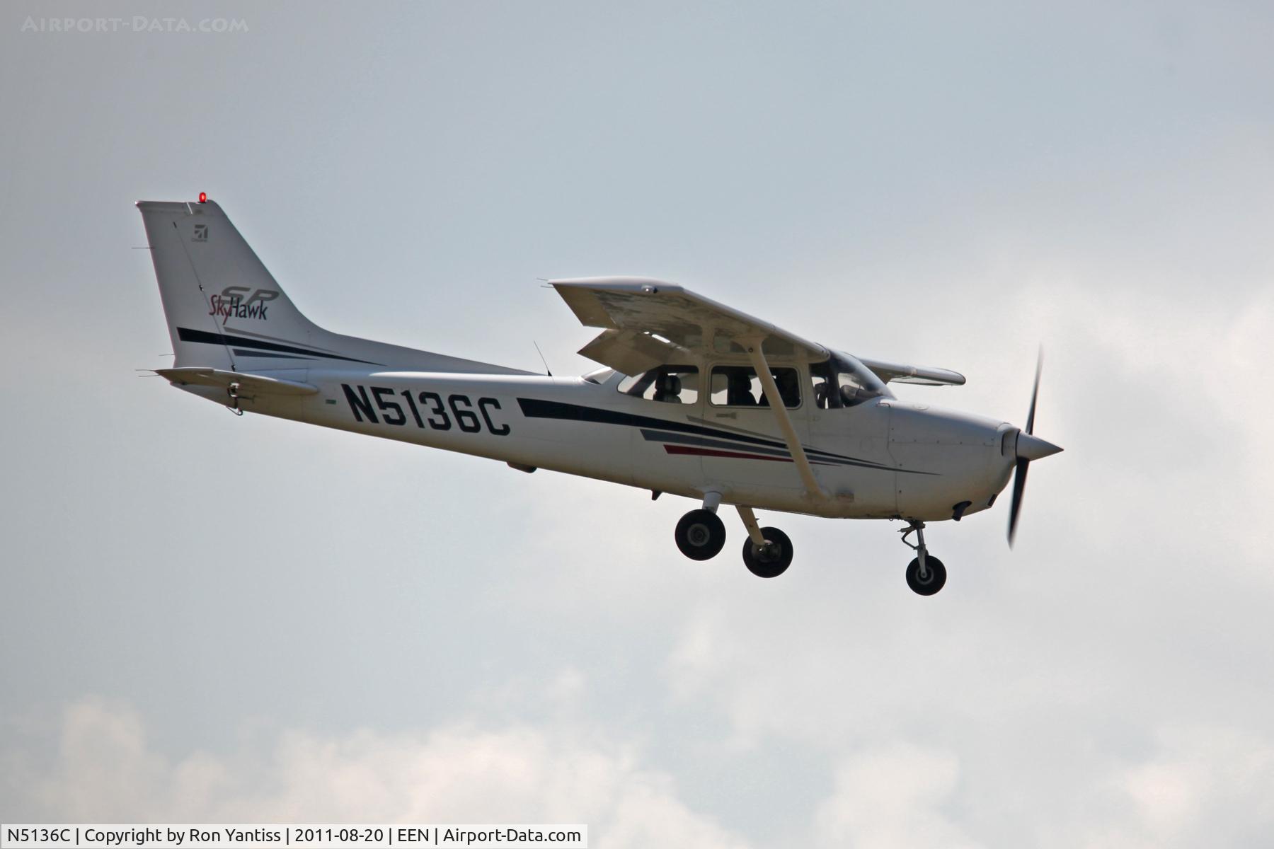 N5136C, 2002 Cessna 172S C/N 172S9150, At 300 feet on final approach to runway 02 Dillant-Hopkins Airport, Keene, NH