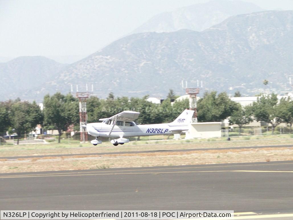 N326LP, 2003 Cessna 172S C/N 172S9326, Lifting off westbound