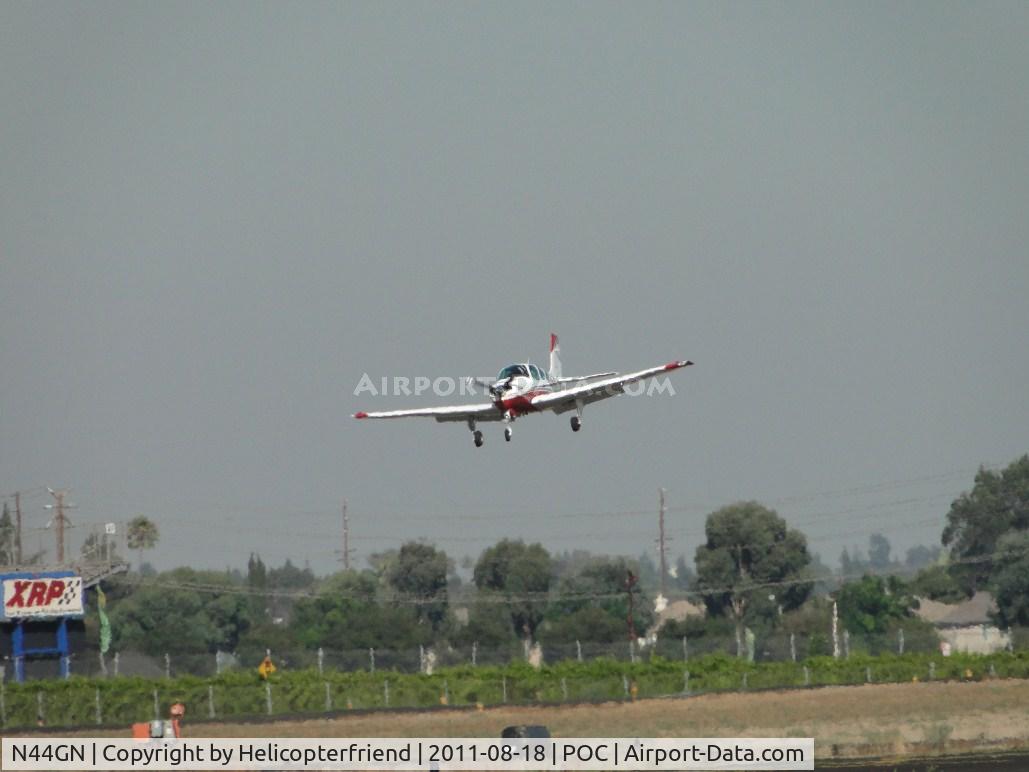 N44GN, 1975 Beech F33A Bonanza C/N CE-620, Gust of wind caused wing to lift while on final to 26L