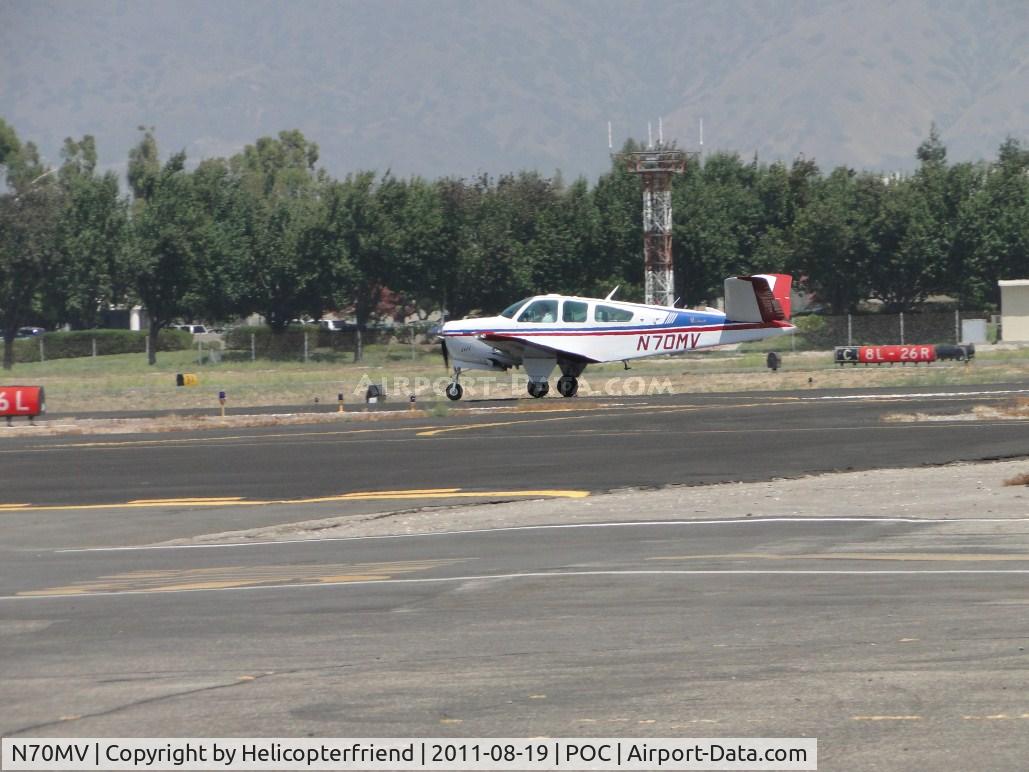N70MV, 1979 Beech V35B Bonanza C/N D-10222, Rolling westbound runway 26L for westerly departure