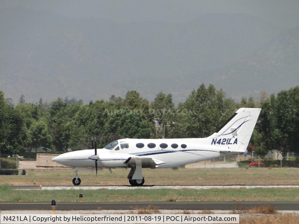 N421LA, Cessna 421C Golden Eagle C/N 421C1219, Gathering speed for take off from runway 26L