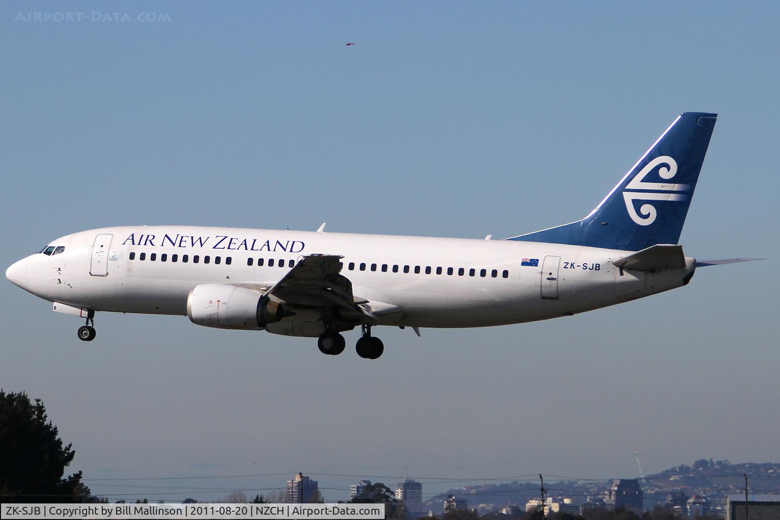 ZK-SJB, 1997 Boeing 737-33R C/N 28868, aeeiving on 02...then later departed on 20