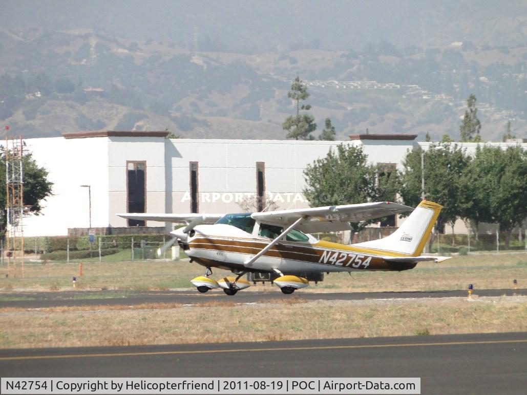 N42754, 1968 Cessna 182L Skylane C/N 182-59175, Landing