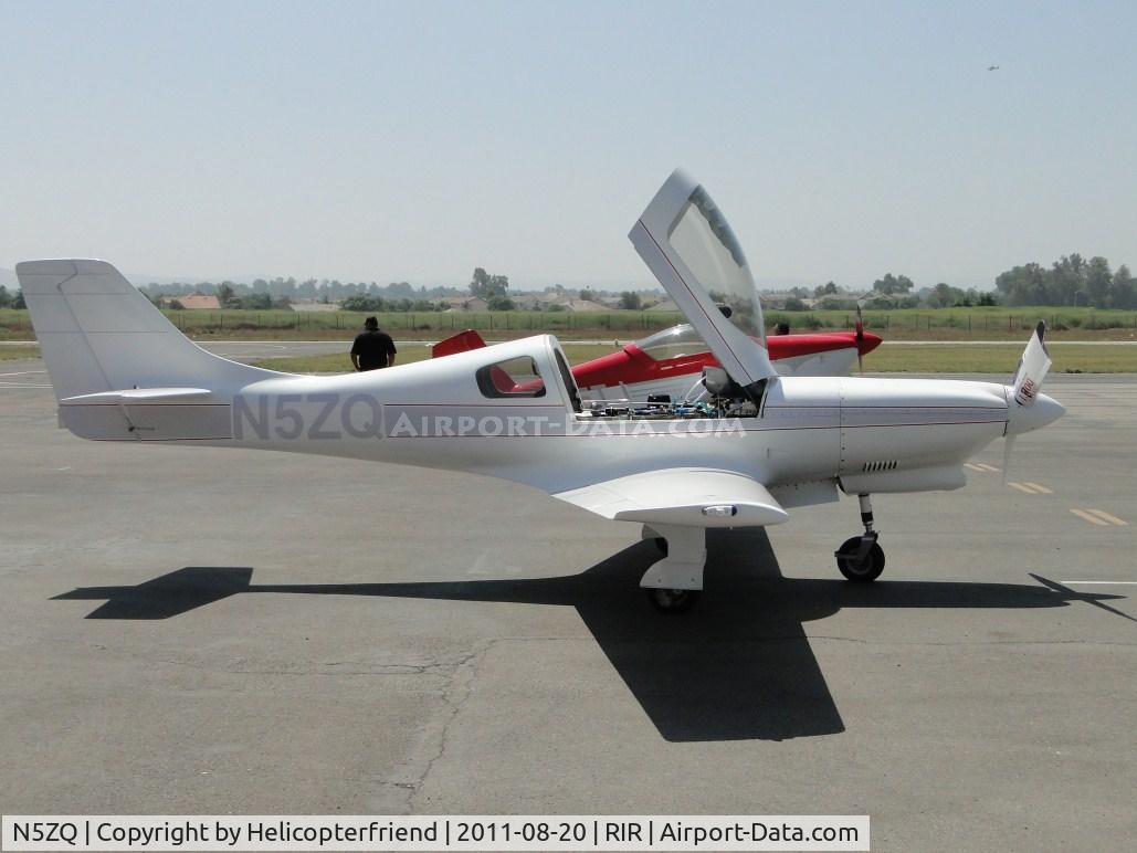 N5ZQ, 2001 Lancair 320 C/N 612-320-358FB, Parked and waiting for pilot