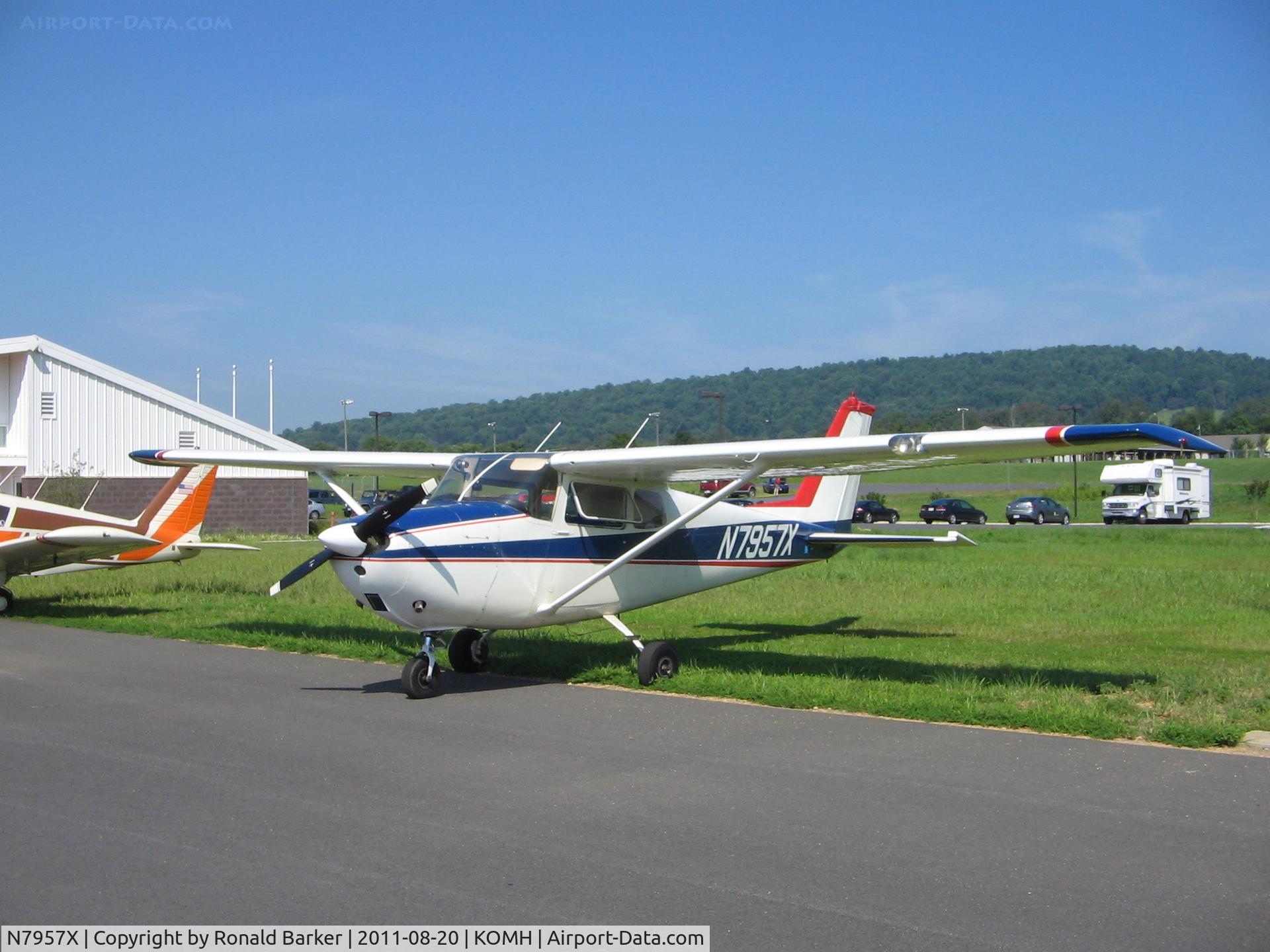 N7957X, 1961 Cessna 172B C/N 17248457, Orange