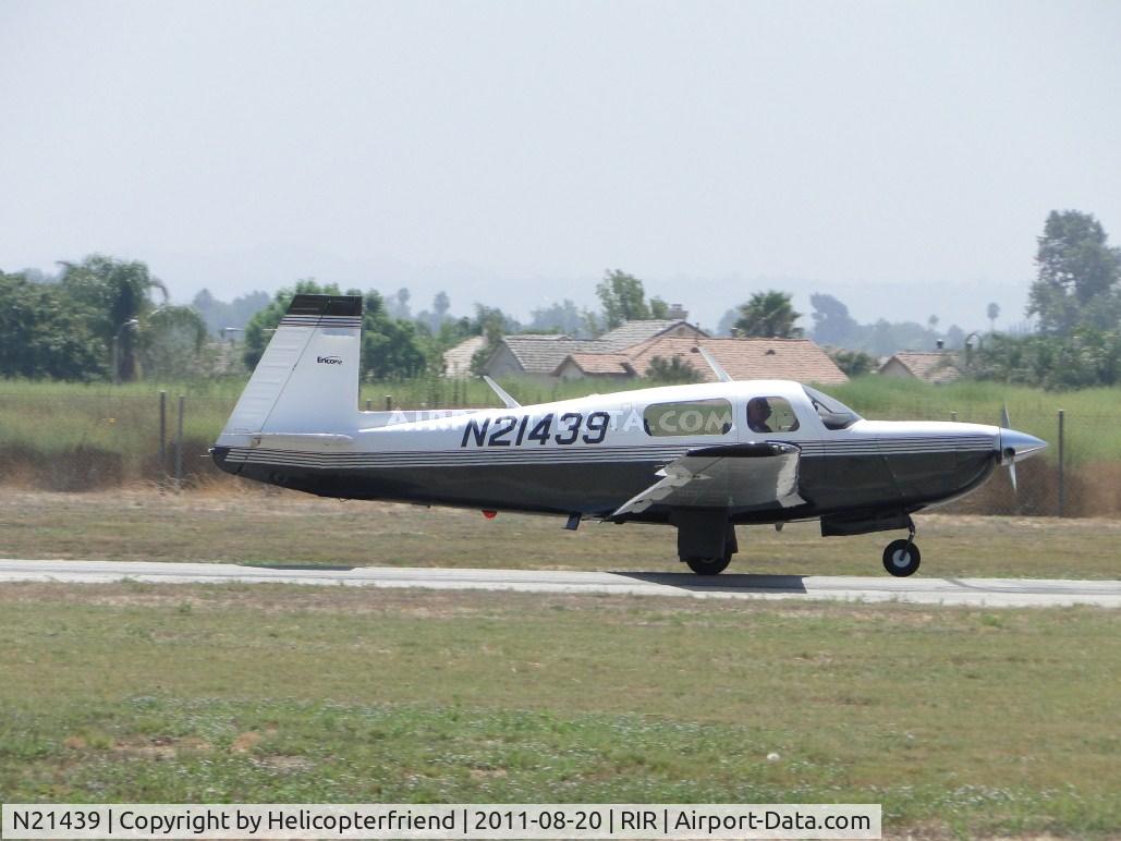 N21439, 1997 Mooney M20K C/N 25-2017, All wheels down and rolling out