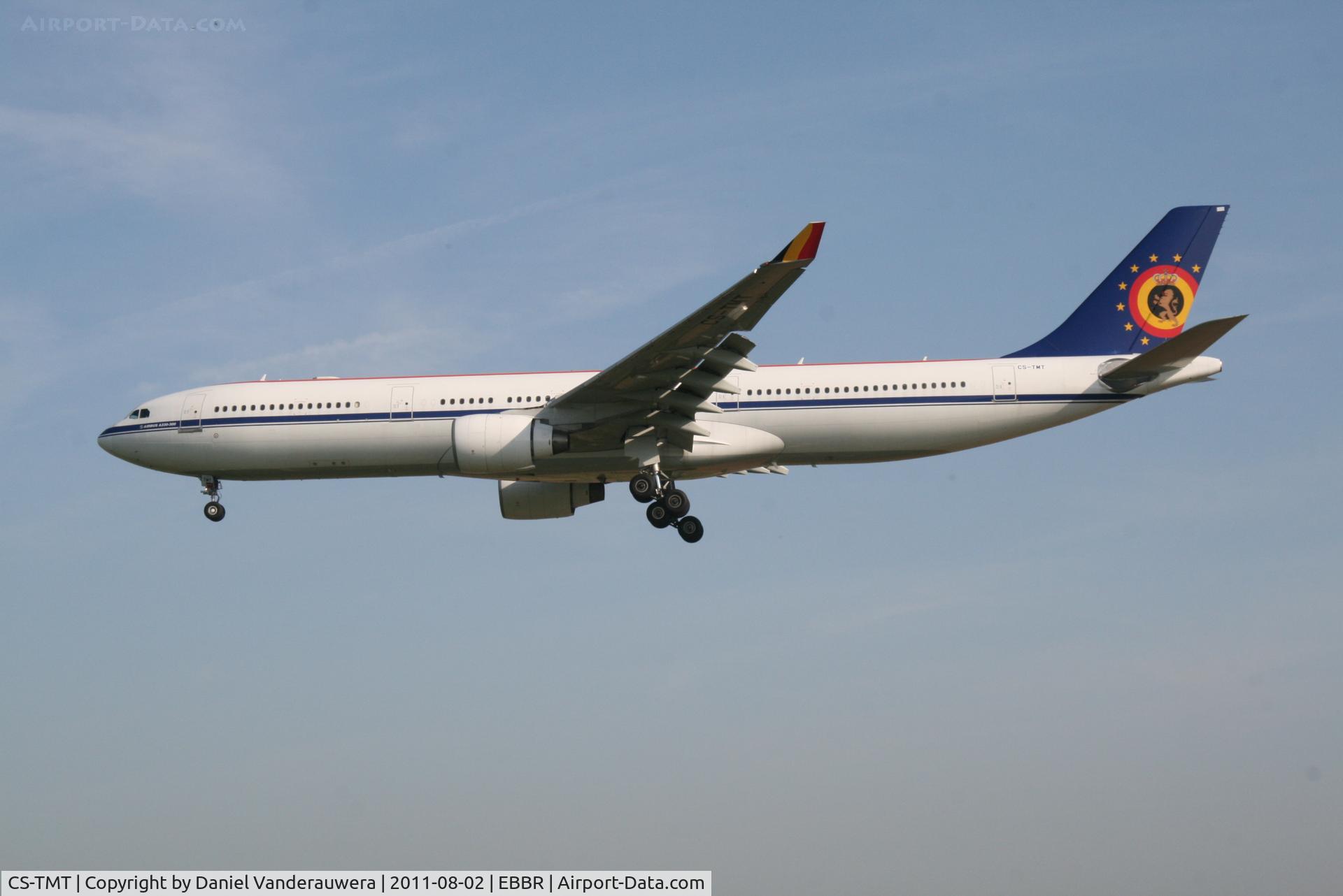 CS-TMT, 2009 Airbus A330-223 C/N 441, Descending to RWY 25L