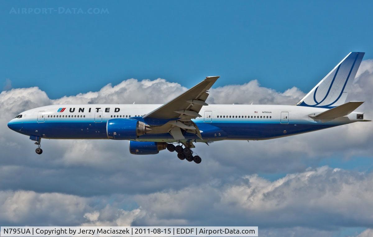 N795UA, 1997 Boeing 777-222 C/N 26927, Boeing 777-222
