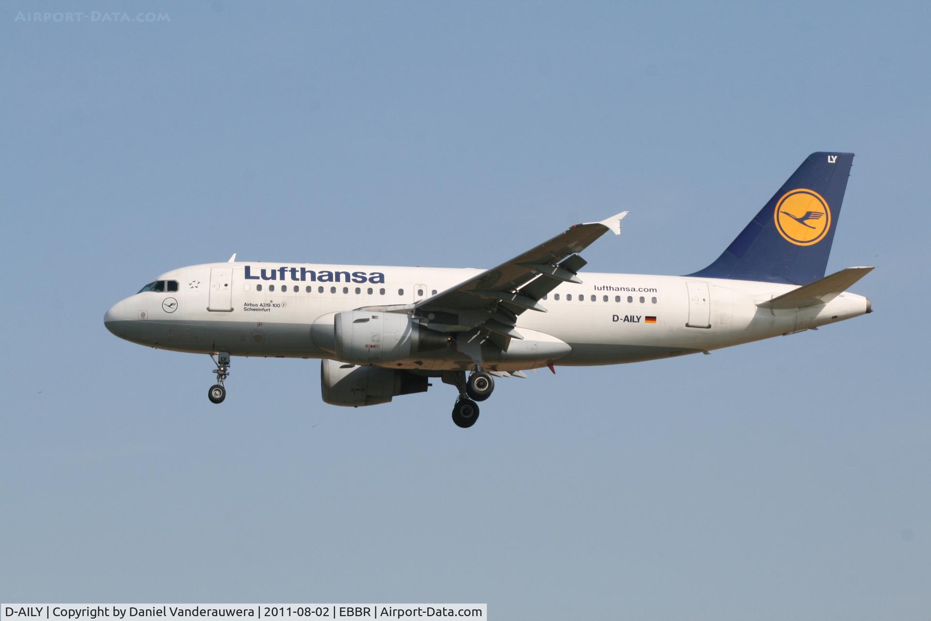 D-AILY, 1998 Airbus A319-114 C/N 875, Arrival of flight LH2284 to RWY 25L