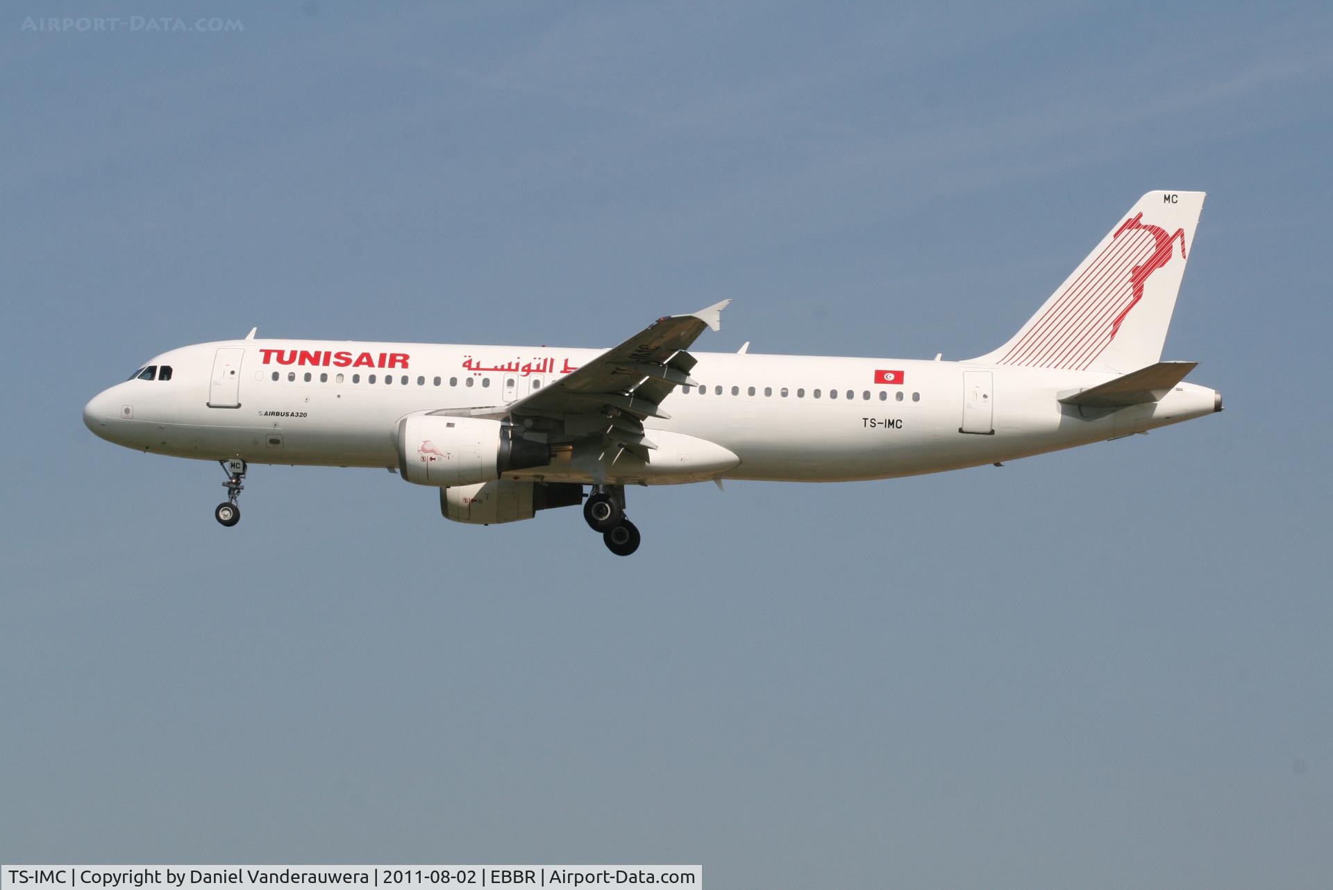 TS-IMC, 1990 Airbus A320-211 C/N 0124, Arrival of flight TU788 to RWY 25L