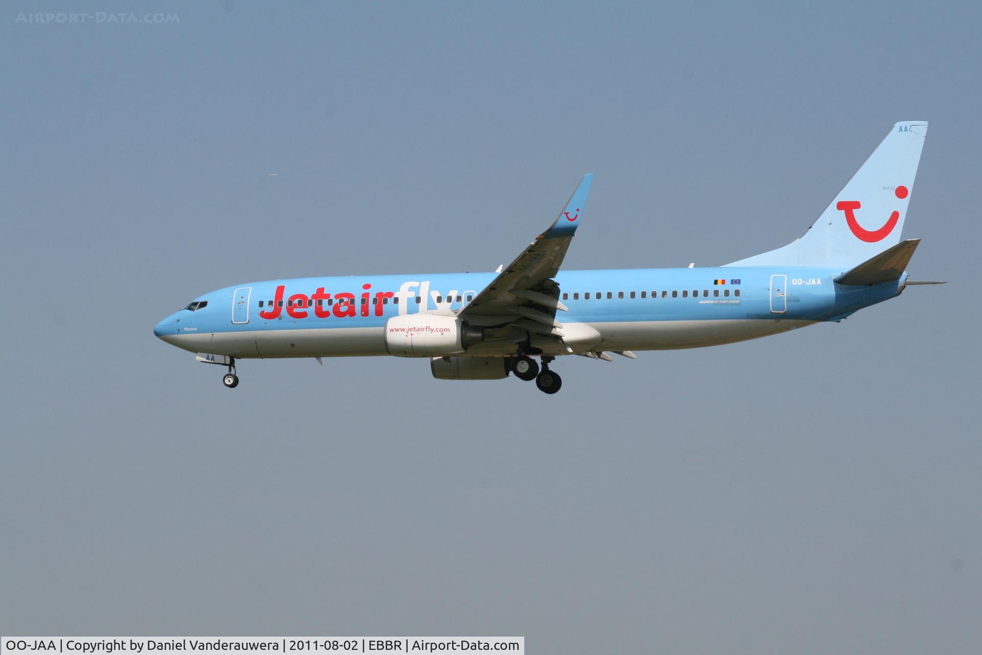 OO-JAA, 2007 Boeing 737-8BK C/N 29660, Flight JAF9188 is descending to RWY 25L