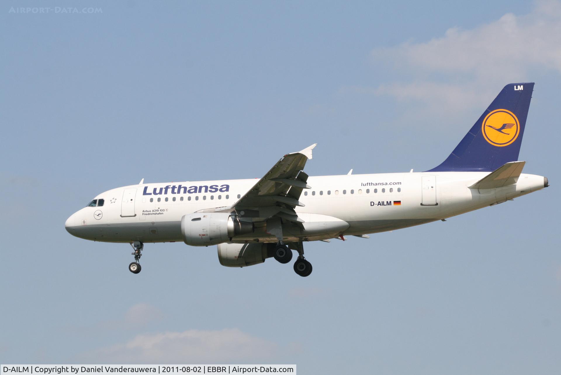 D-AILM, 1997 Airbus A319-114 C/N 694, Flight LH2286 is descending to RWY 25L