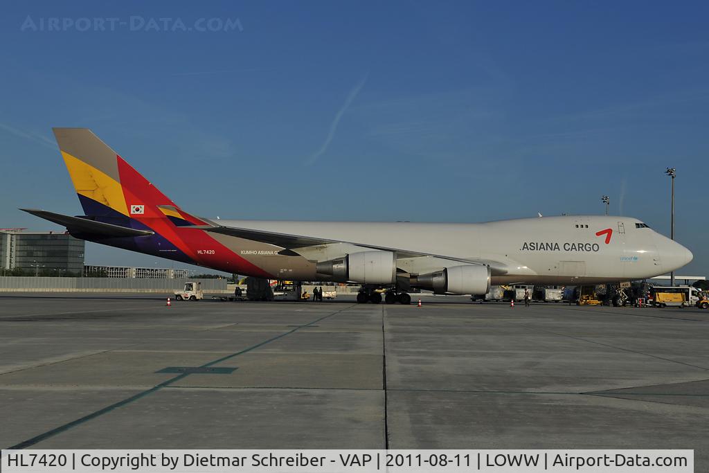 HL7420, 1995 Boeing 747-48EF (SCD) C/N 25783, Asiana Boeing 747-400