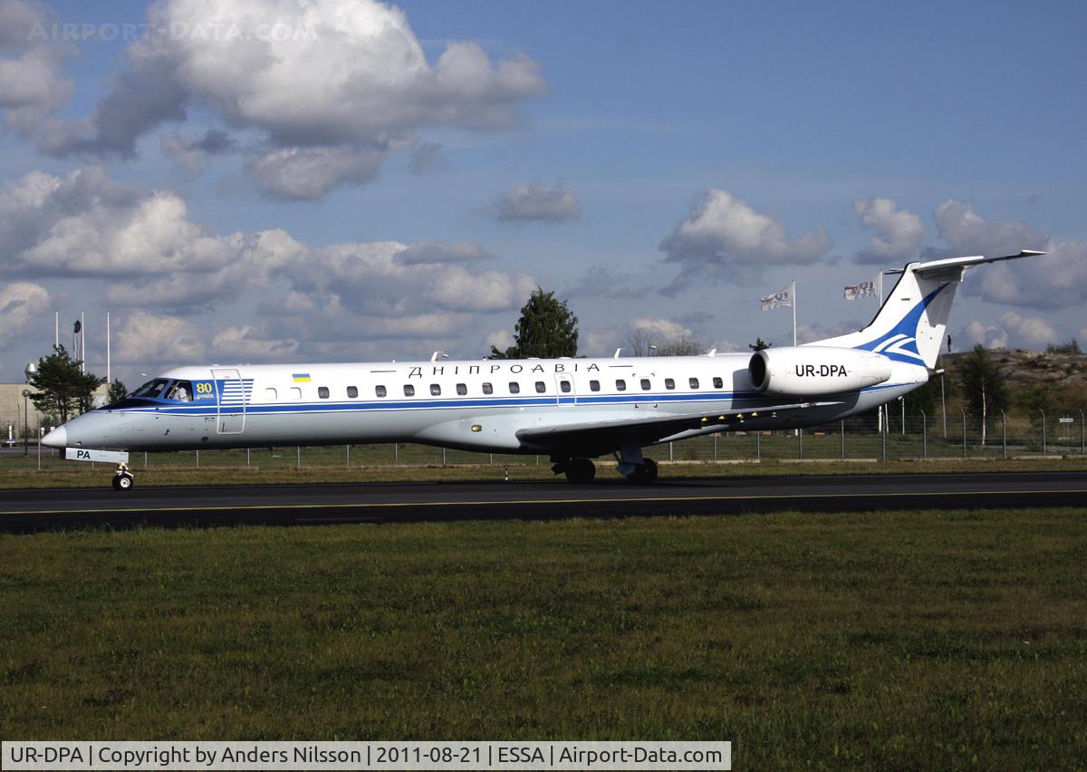 UR-DPA, 2000 Embraer ERJ-145LR (EMB-145LR) C/N 145330, Taxiing on W for a 19R departure.