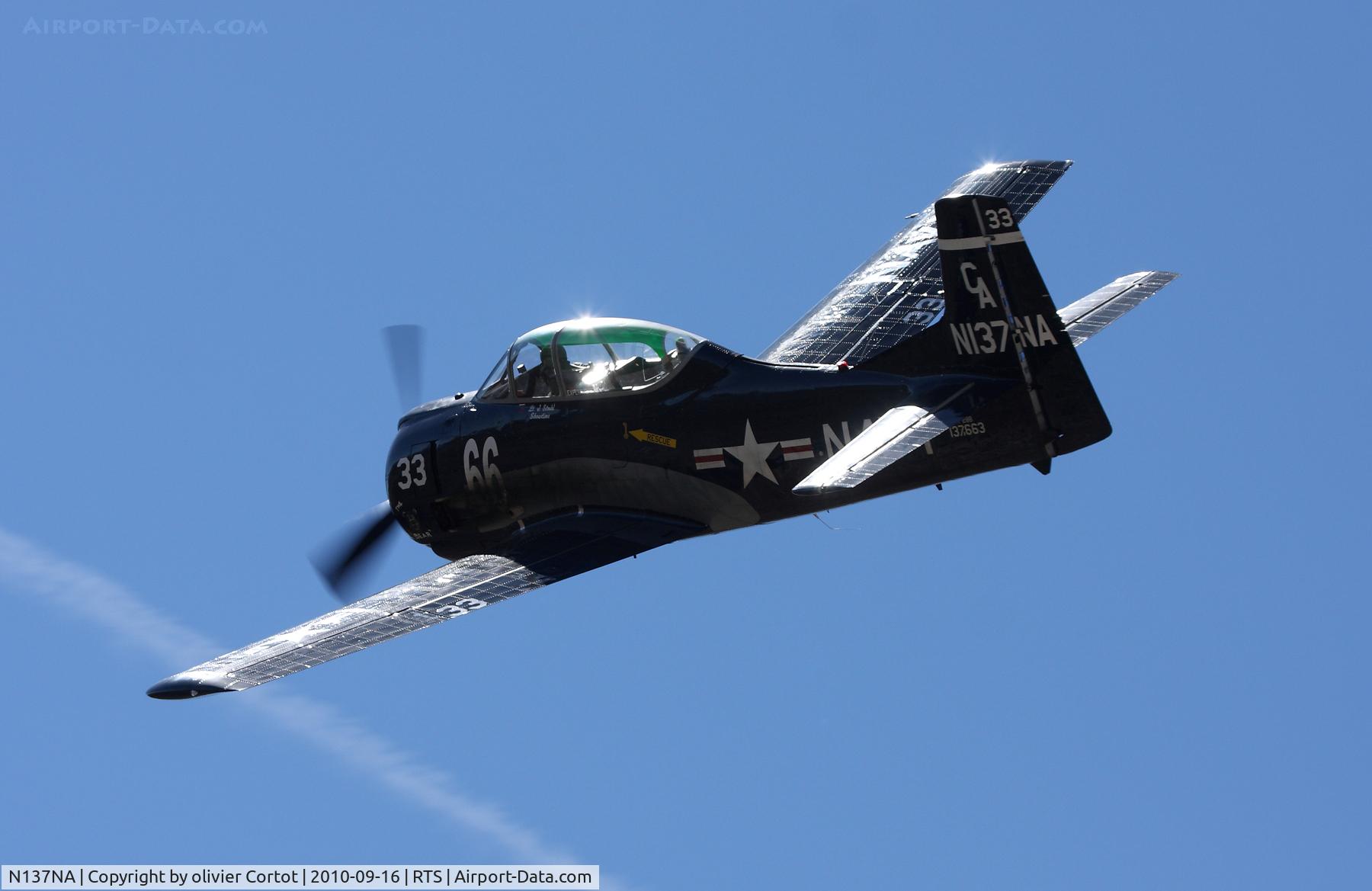 N137NA, North American T-28B Trojan C/N 200-26 (137663), Dark and shinny