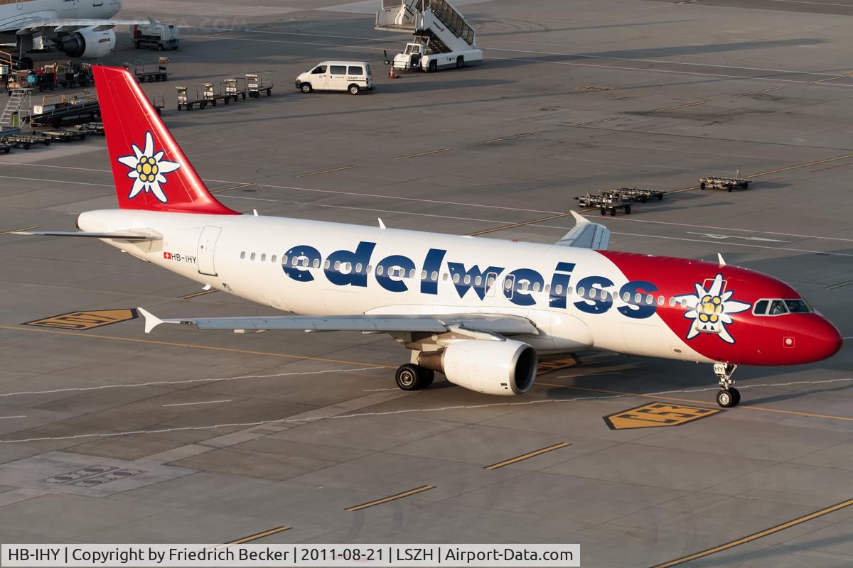 HB-IHY, 1998 Airbus A320-214 C/N 947, taxying to the active