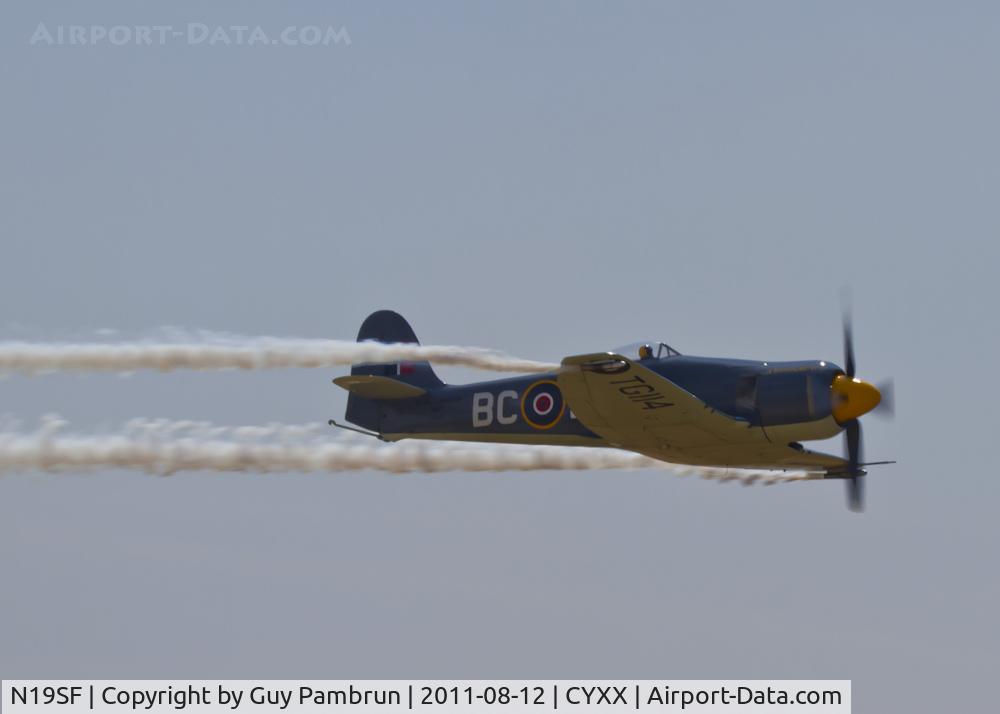 N19SF, 1947 Hawker Sea Fury FB.11 C/N 41H/656803, Performing at the 2011 Abbotsford, BC airshow