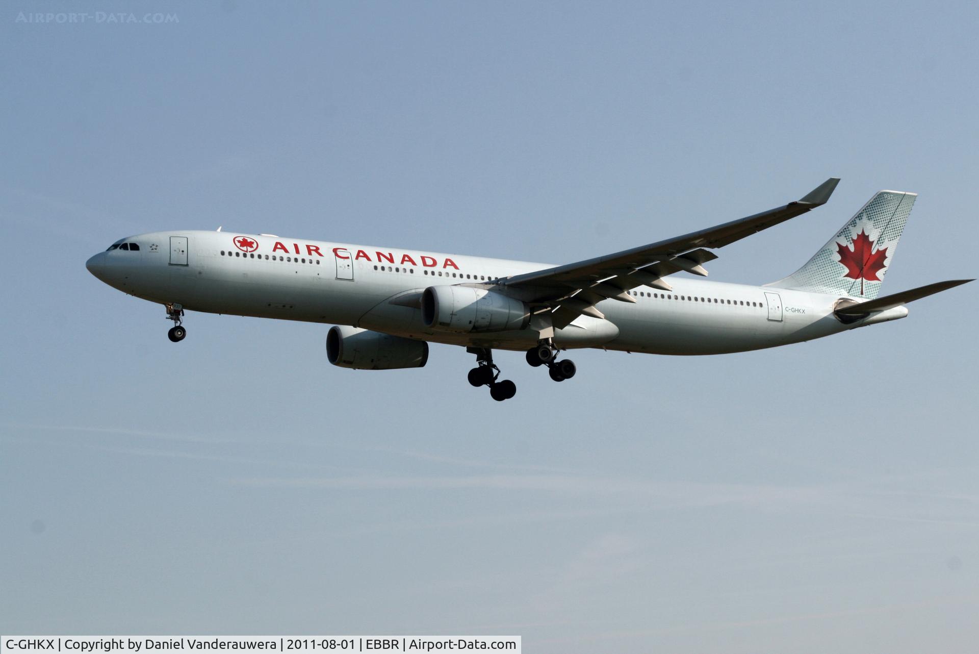 C-GHKX, 2001 Airbus A330-343 C/N 0412, Arrival of flight AC832 to RWY 25L