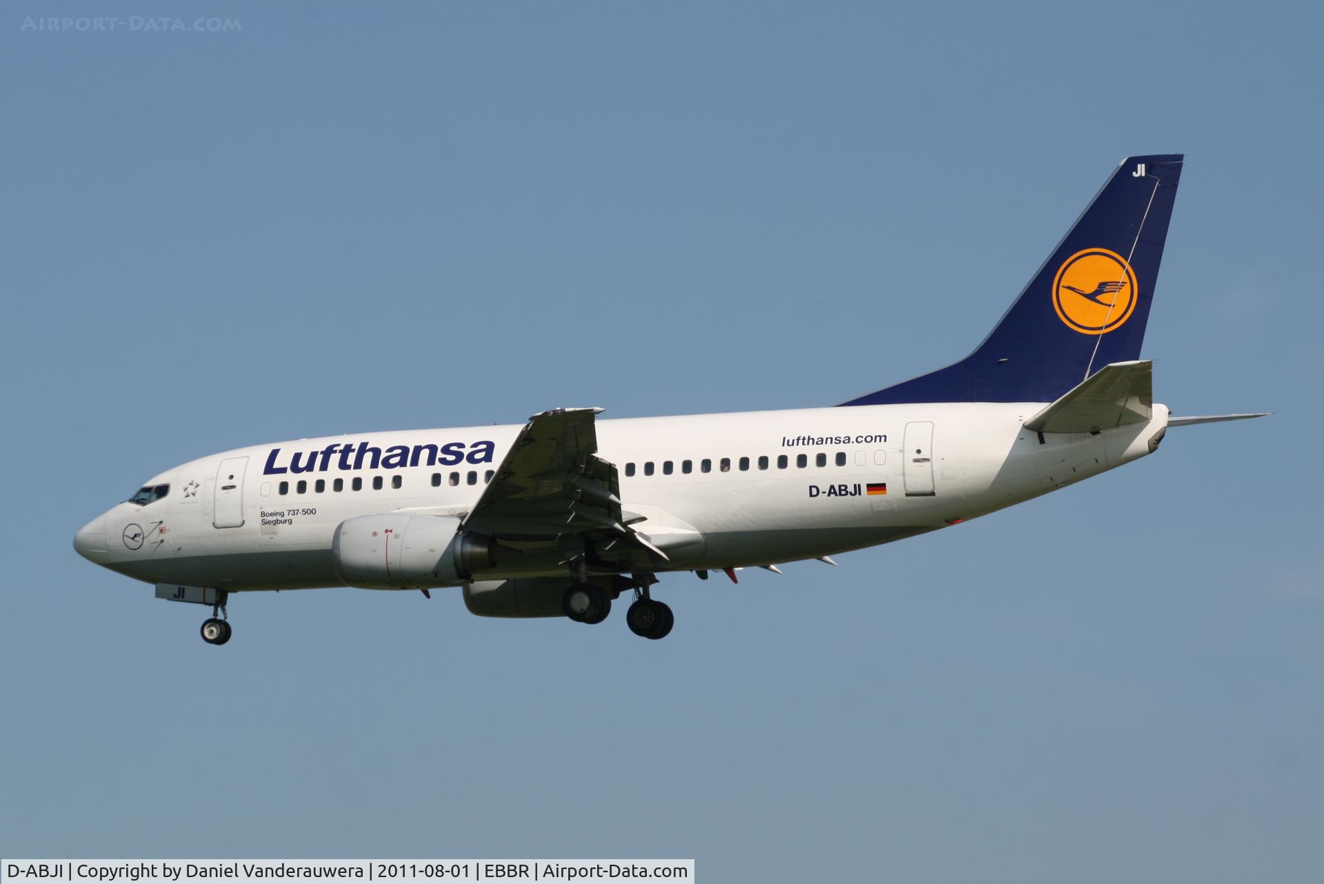 D-ABJI, 1991 Boeing 737-530 C/N 25358, Flight LH1008 is descending to RWY 25L