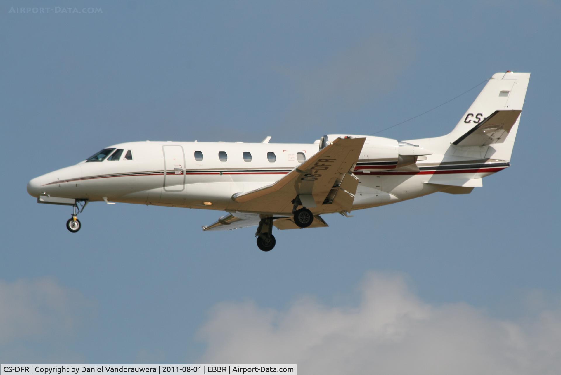 CS-DFR, 2004 Cessna 560 Citation Excel C/N 560-5355, Descending to RWY 25L