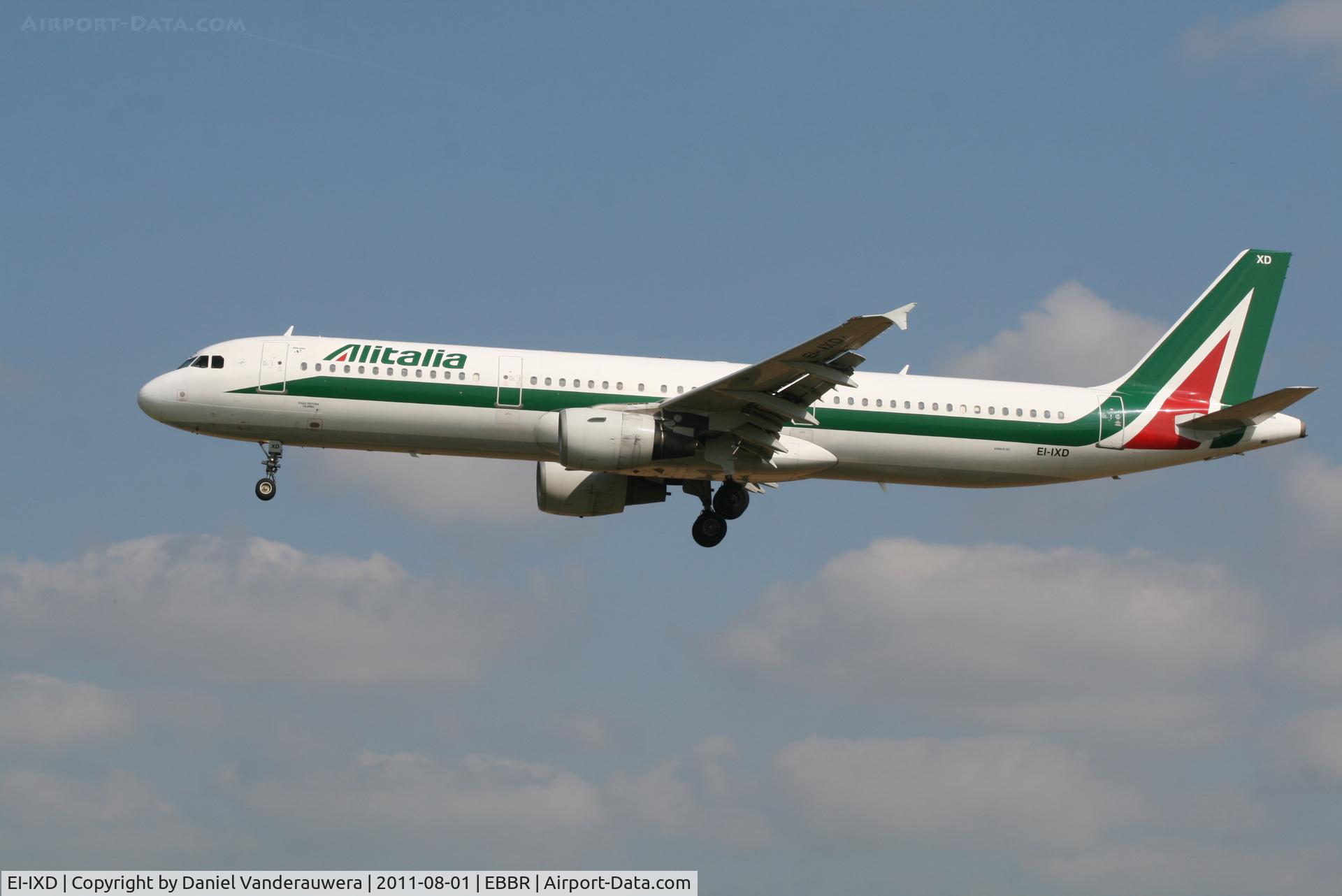 EI-IXD, 1995 Airbus A321-112 C/N 532, Arrival of flight AZ156 to RWY 25L