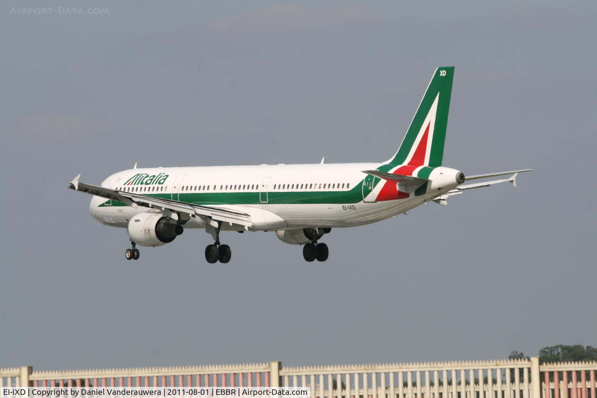 EI-IXD, 1995 Airbus A321-112 C/N 532, Flight AZ156 is descending to RWY 25L