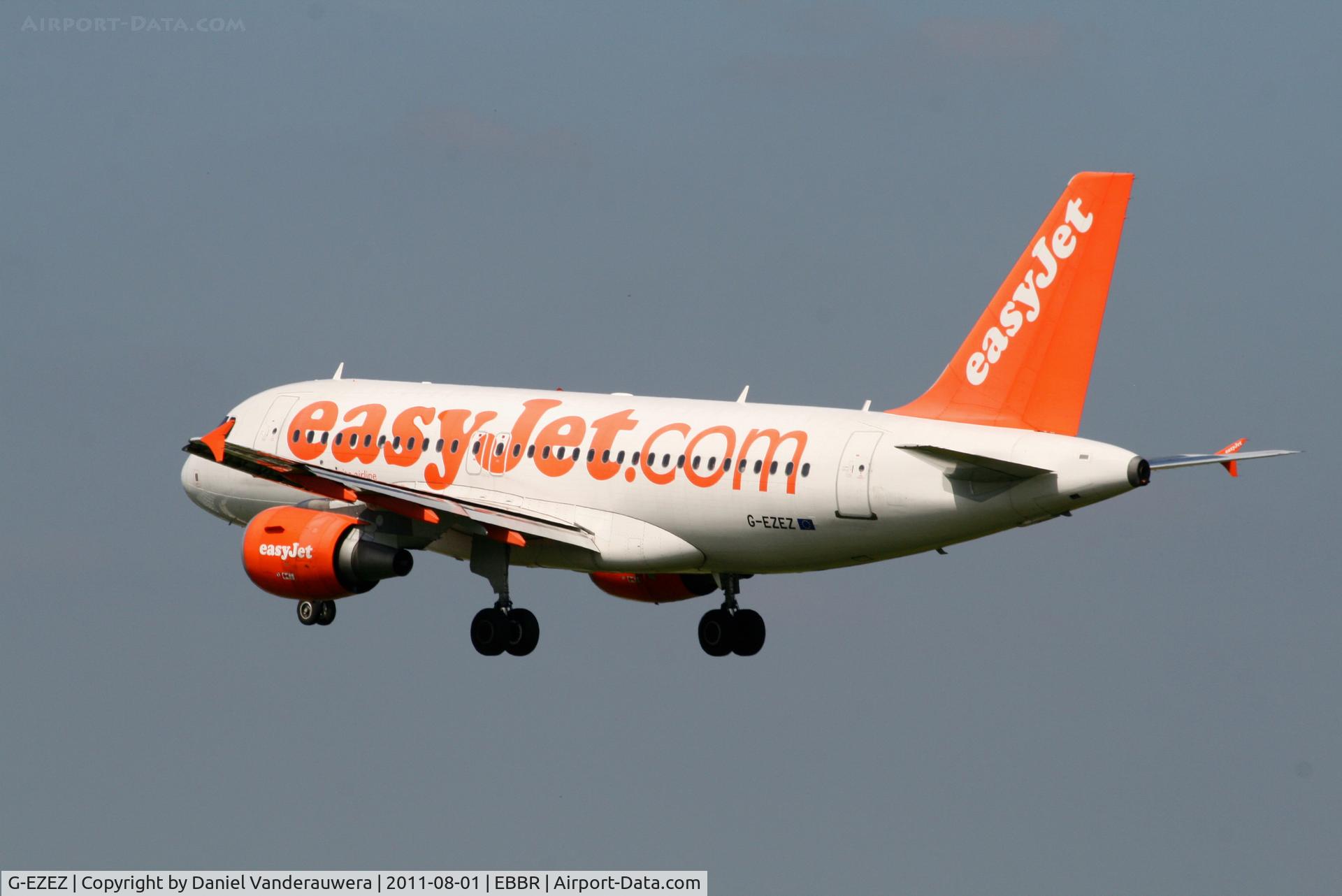 G-EZEZ, 2004 Airbus A319-111 C/N 2360, Flight EZY4365 is descending to RWY 25L