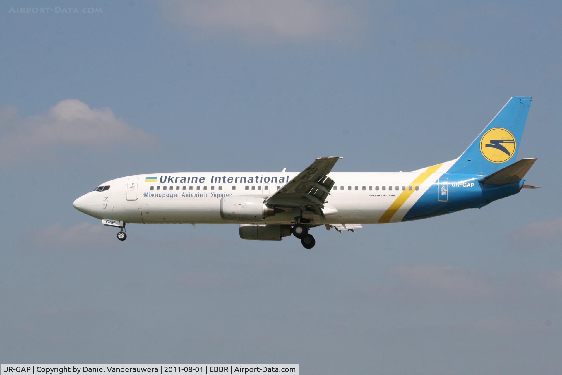 UR-GAP, 1993 Boeing 737-4Z9 C/N 27094, Flight PS901 is descending to RWY 25L