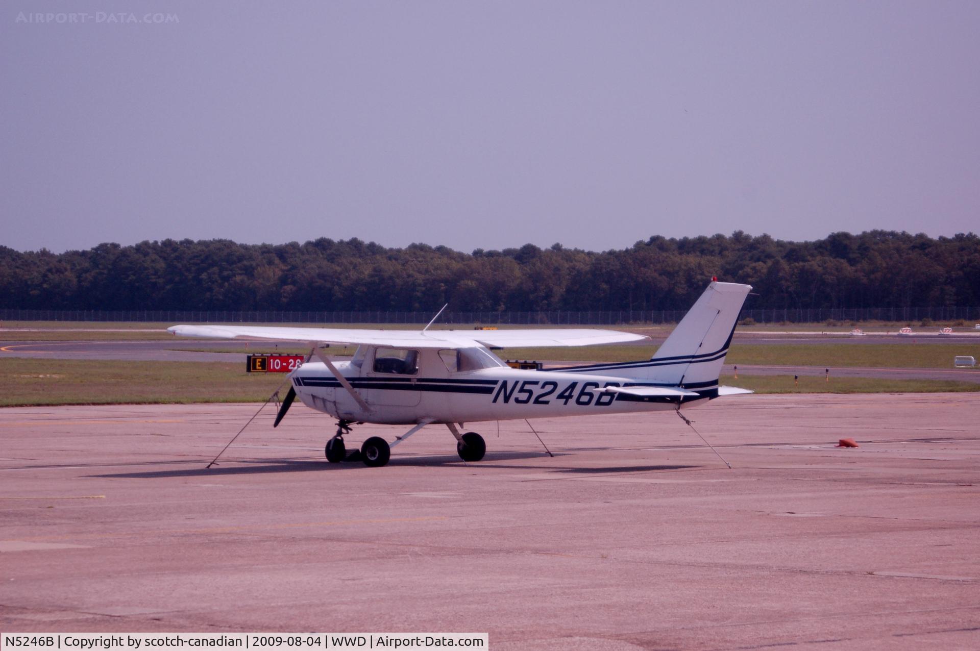 N5246B, 1979 Cessna 152 C/N 15283815, 1979 Cessna 152 N5246B at Cape May County Airport, Wildwood, NJ