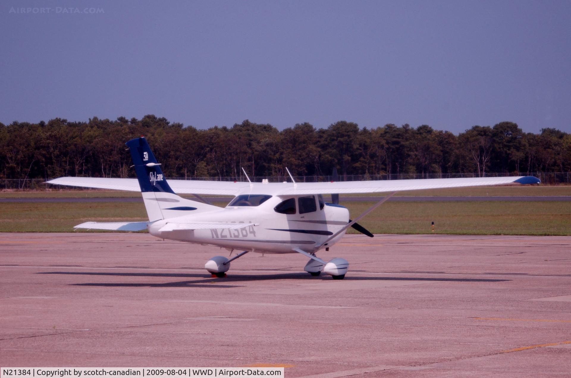 N21384, 2003 Cessna 182T Skylane C/N 18281296, 2003 Cessna 182T N21384 at Cape May County Airport, Wildwood, NJ
