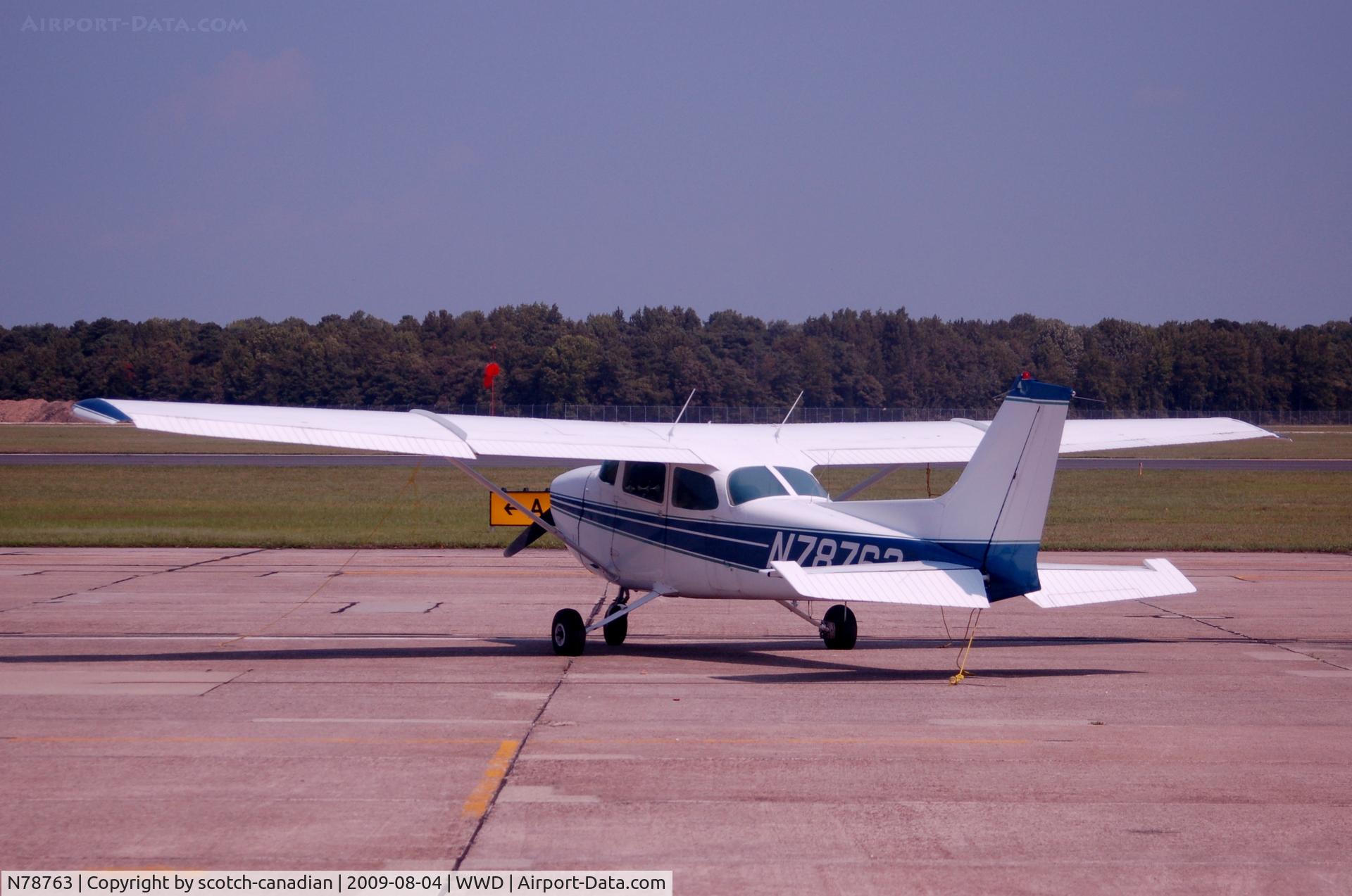 N78763, 1976 Cessna 172N C/N 17268130, 1976 Cessna 172N N78763 at Cape May County Airport, Wildwood, NJ
