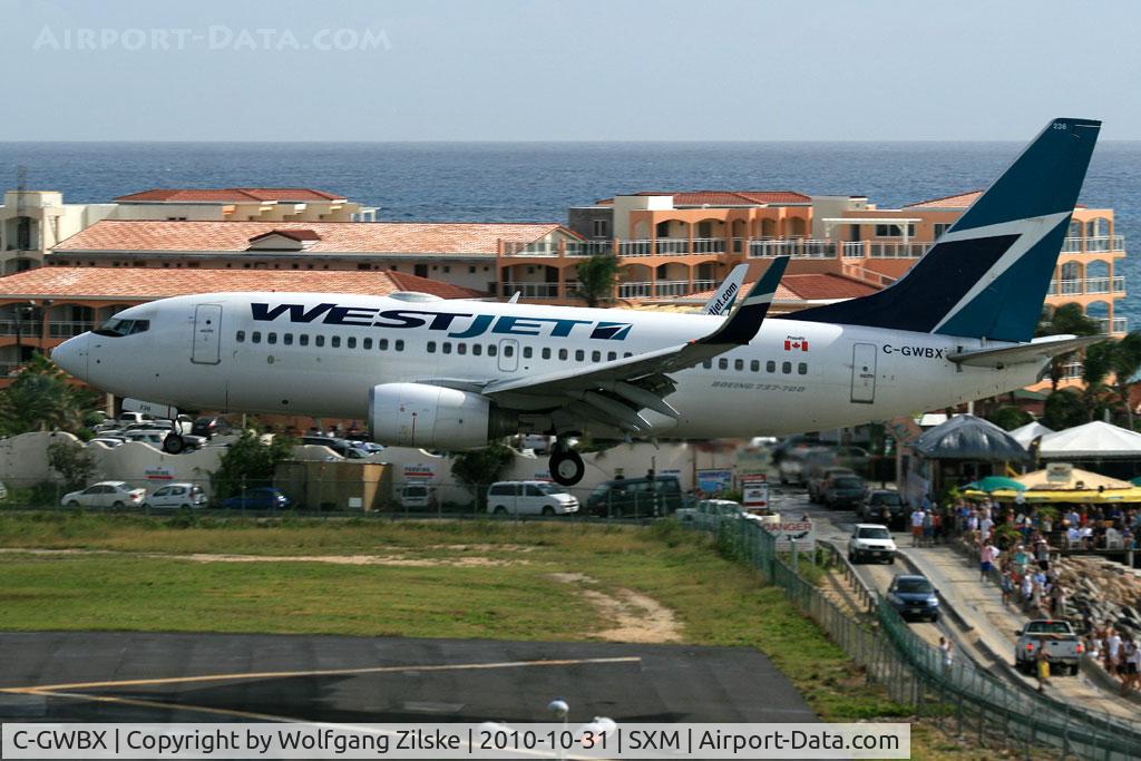 C-GWBX, 2005 Boeing 737-7CT C/N 34156, visitor