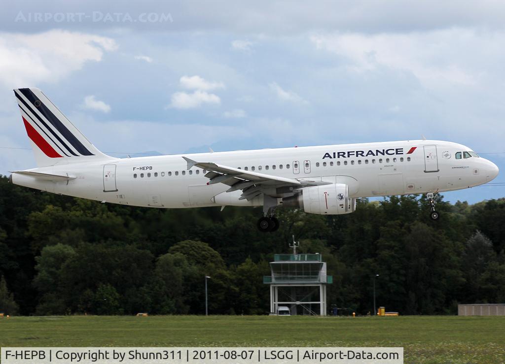 F-HEPB, 2010 Airbus A320-214 C/N 4241, Landing rwy 23