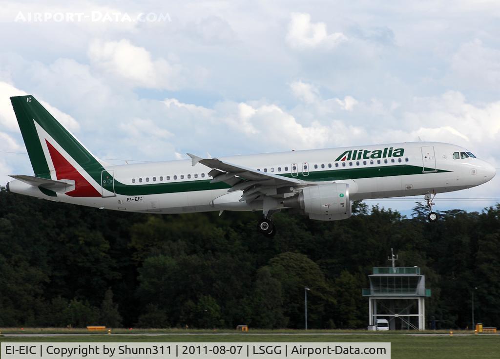 EI-EIC, 2010 Airbus A320-216 C/N 4520, Landing rwy 23