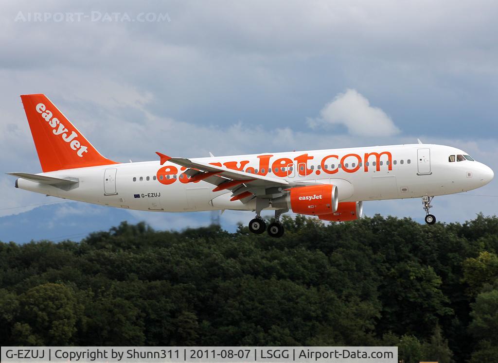 G-EZUJ, 2011 Airbus A320-214 C/N 4740, Landing rwy 23