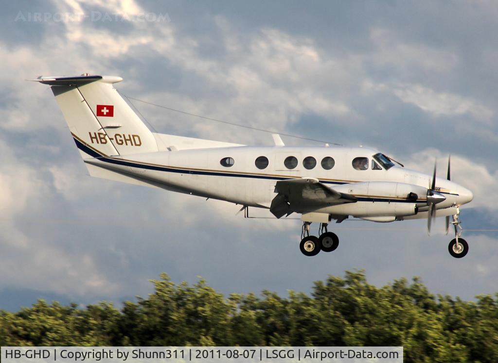 HB-GHD, 1980 Beech F90 King Air C/N LA-50, Landing rwy 23