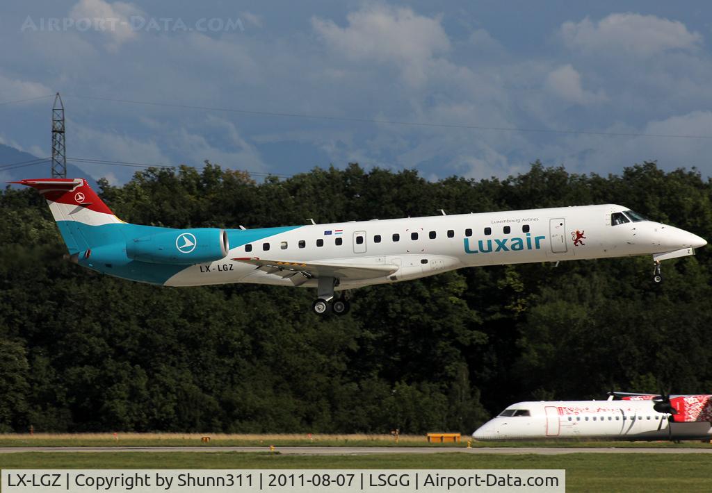 LX-LGZ, 2000 Embraer EMB-145LU (ERJ-145LU) C/N 145258, Landing rwy 23